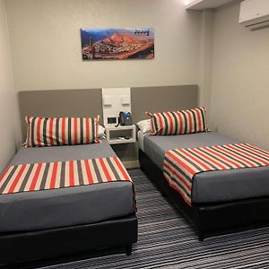 Habitación Estándar con 2 Camas Individuales